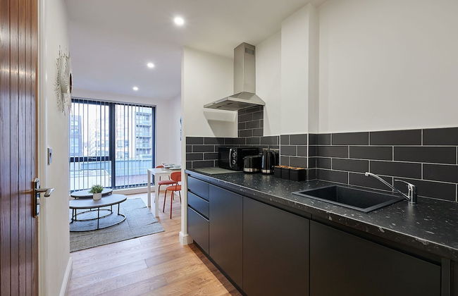 Host Stay Deluxe Studio for Two Sevenstay Apartments - Photo 13