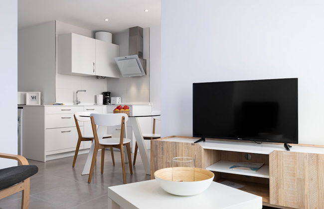 Apartment With Scenic View - Photo 15