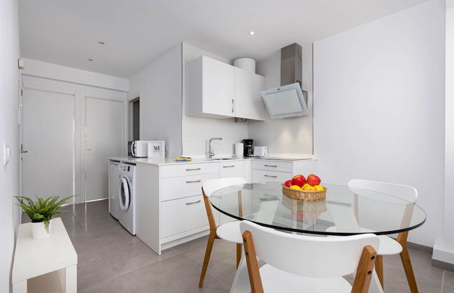 Apartment With Scenic View - Photo 8