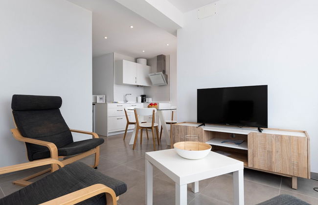 Apartment With Scenic View - Photo 12