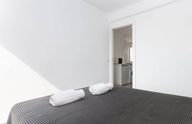 Apartment With Scenic View - Photo 6