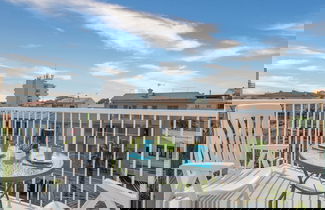 Foto 1 - Apartment With Scenic View