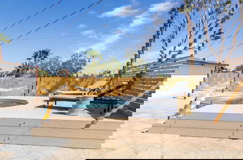Foto 36 - Carmella by Avantstay Modern Jtree Home w Large Outdoor Area