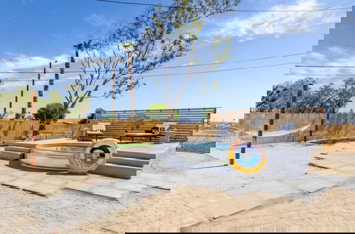 Foto 38 - Carmella by Avantstay Modern Jtree Home w Large Outdoor Area