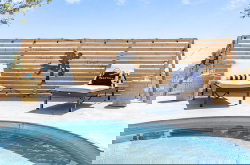 Foto 33 - Carmella by Avantstay Modern Jtree Home w Large Outdoor Area