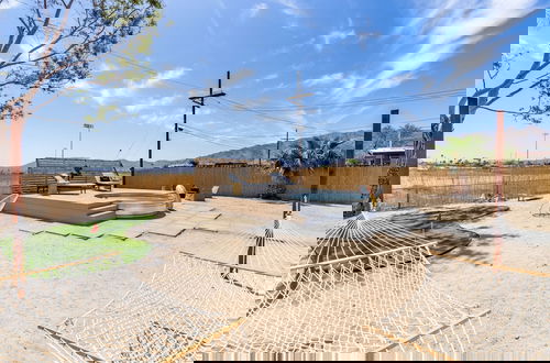 Foto 37 - Carmella by Avantstay Modern Jtree Home w Large Outdoor Area