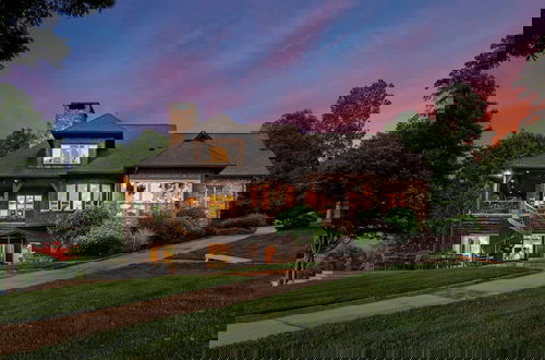 Photo 3 - Sunset Shores Resort The Grand House by Avantstay