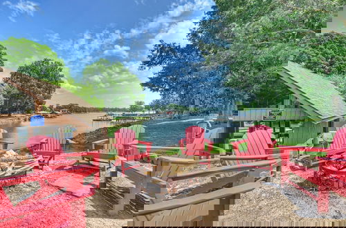 Foto 9 - Stay Awhile by Avantstay Lakefront Pool Dock