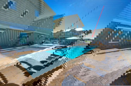 Photo 1 - Ridley Retreat Community Pool Mins to the Beach Corpus Christi Port A
