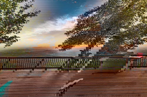 Foto 41 - Panorama by Avantstay Unparalleled Views, Deck w/ Hottub, Game Room Pool Table