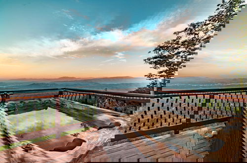 Foto 1 - Panorama by Avantstay Unparalleled Views, Deck w/ Hottub, Game Room Pool Table