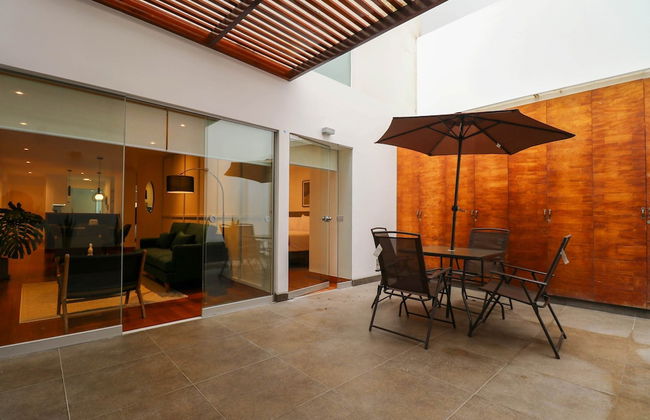 w Elegant 2BR w Spacious Terrace in Miraflores - Photo 3