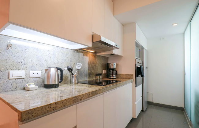 w Elegant 2BR w Spacious Terrace in Miraflores - Photo 5