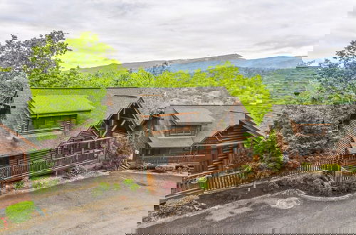 Foto 4 - Summit View Way Resort Cabin w Hot Tub Deck w Views Pool Table