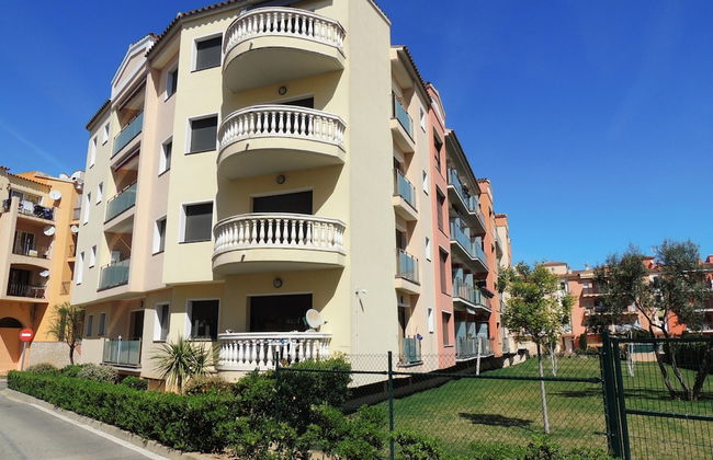 Apartment in Empuriabrava Near the Beach - Photo 45