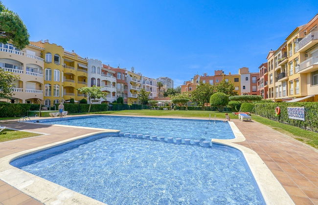 Apartment in Empuriabrava Near the Beach - Photo 24