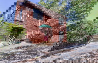 Foto 1 - Cinema Falls - Great Location! - Convenient To Everything! 5 Bedroom Cabin by RedAwning