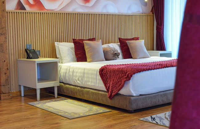 Ridge Cabin Resort - Photo 5