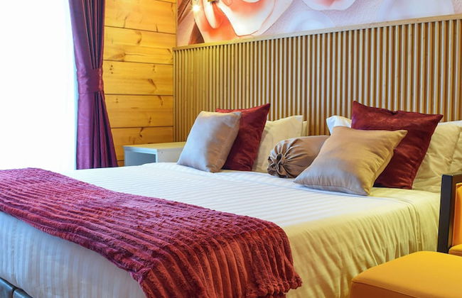 Ridge Cabin Resort - Photo 1
