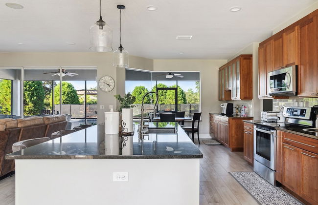 Family Paradise With Private Heated Pool 5 Bedroom Home by RedAwning - Foto 13