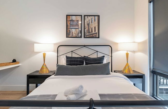 Astra Modern Midtown Retreat With Pool, Gym, & Steps to Dining & Broadway - Foto 2