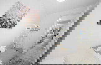 Foto 2 - Charming 2 Bed 1Bath Apt -Transom Square