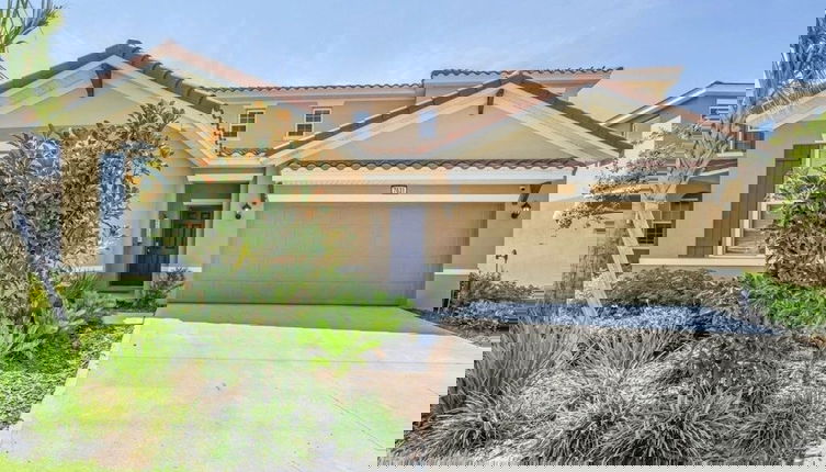 Foto 1 - Luxury 6 Bed Private Pool Home In Solterra Resort 6 Bedroom Home by RedAwning