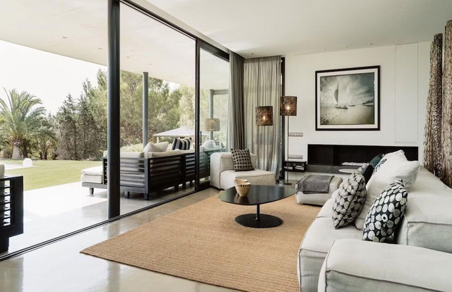 Modern Villa With Minimalistic Decor - Foto 12