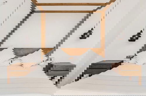 Photo 4 - Modern Villa With Minimalistic Decor