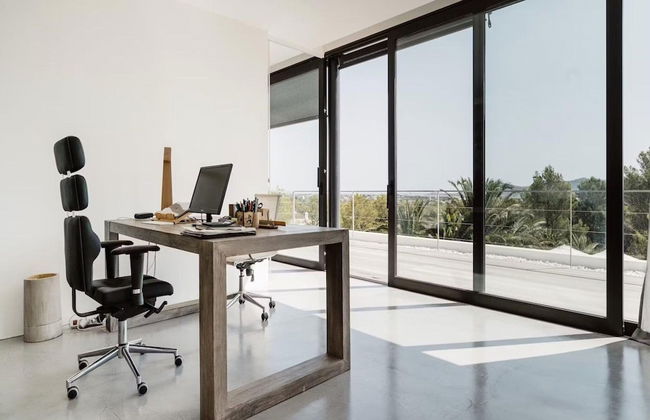 Modern Villa With Minimalistic Decor - Foto 35