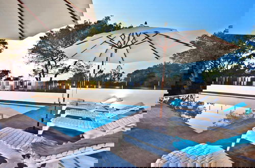 Photo 35 - Beachfront Villa With Saltwater Pool