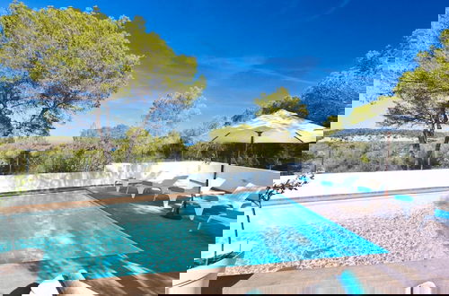Photo 32 - Beachfront Villa With Saltwater Pool