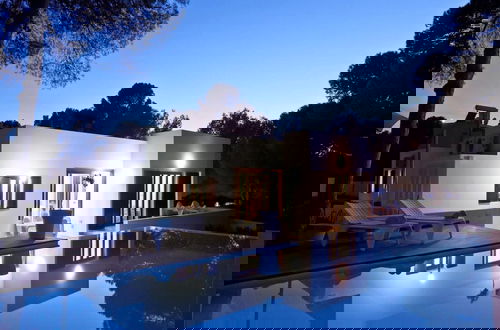 Photo 33 - Beachfront Villa With Saltwater Pool