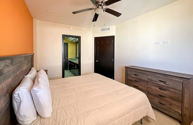 Poolside Family Retreat 2BR Condo - Foto 19