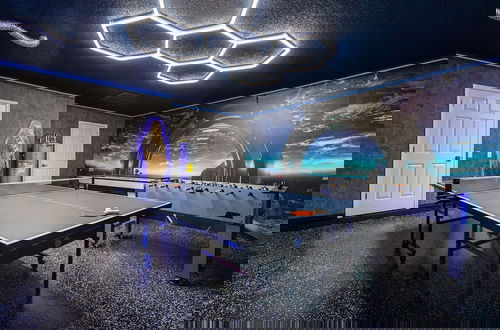 Foto 2 - Upstay Dream Home w Private Pool Arcade Theme Rooms