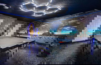 Foto 2 - Upstay Dream Home w Private Pool Arcade Theme Rooms