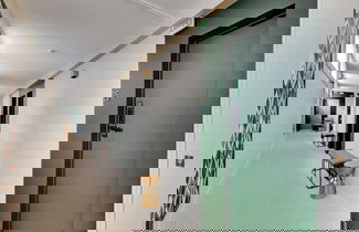 Photo 3 - Modern 