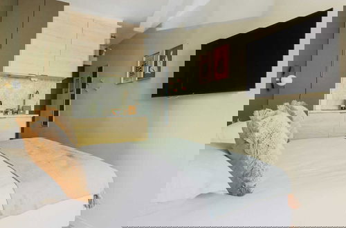 Photo 4 - Modern 