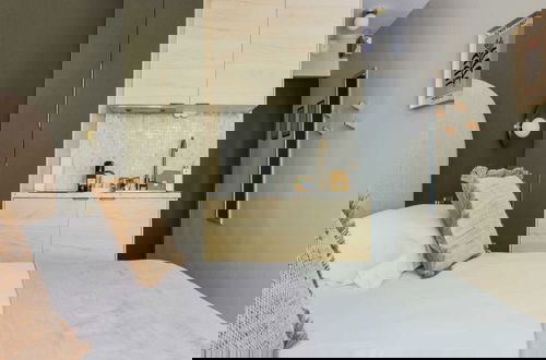 Photo 8 - Modern 