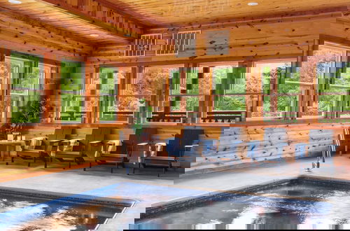 Foto 2 - Smoky Ridge Newly Renovated Cabin w Indoor Pool Game Room Theater