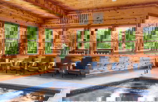 Foto 2 - Smoky Ridge Newly Renovated Cabin w Indoor Pool Game Room Theater