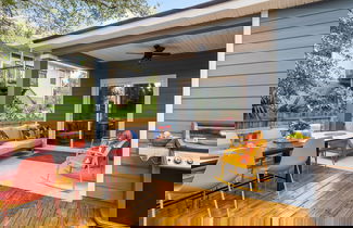 Foto 1 - Blue Hour Playfully Designed Beach Home w Hot Tub Fire Pit Game Room