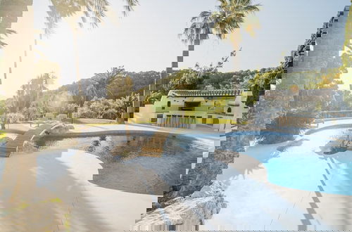 Foto 32 - Superb Villa With Private Lagoon Pool