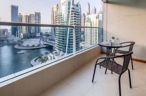 Foto 20 - Luxurious 2BR w/ Stunning Marina Views - Minutes From Dubai Metro & Tram