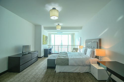 Photo 4 - Lux BnB Jumeirah Lakes Towers I Skyline Views