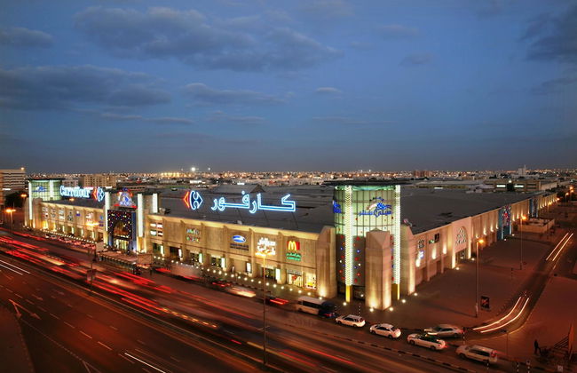 Luxury Furnished 3BR near LAKE Khalid - Photo 17
