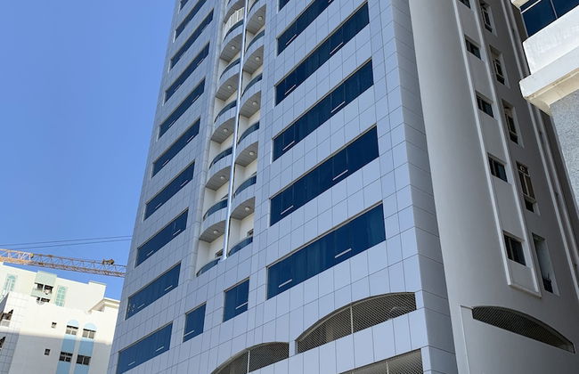 Luxury Furnished 3BR near LAKE Khalid - Photo 11