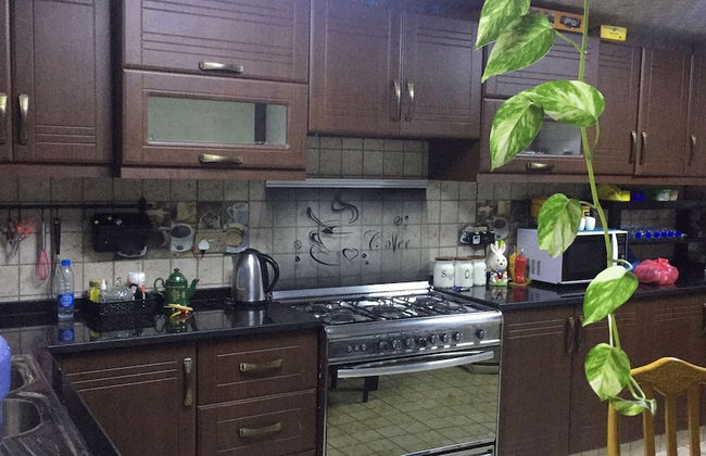Luxury Furnished 3BR near LAKE Khalid - Photo 7