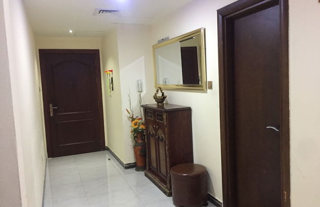 Luxury Furnished 3BR near LAKE Khalid - Photo 3
