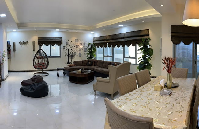 Luxury Furnished 3BR near LAKE Khalid - Photo 1